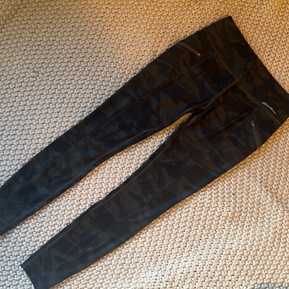 Camo Eddie Bauer Leggings - Picture 3 of 4